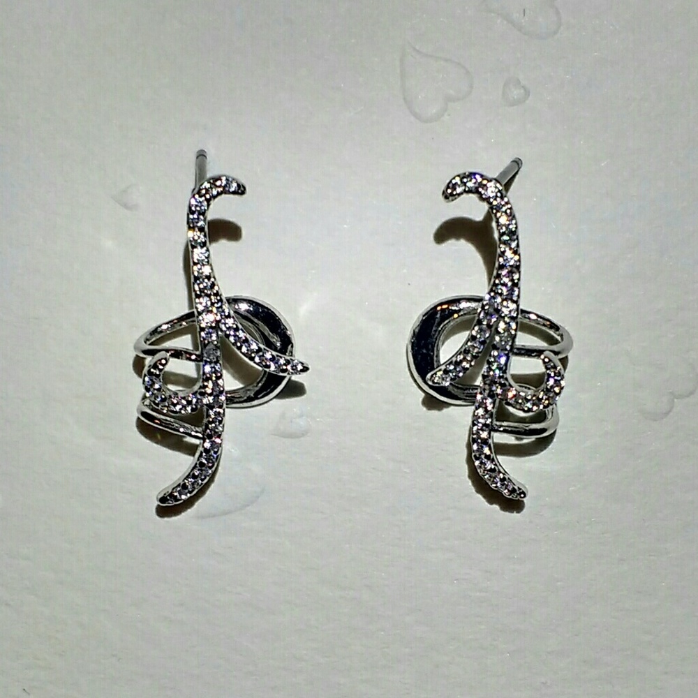 NWT Silver-tone cuff earrings - Picture 4 of 4